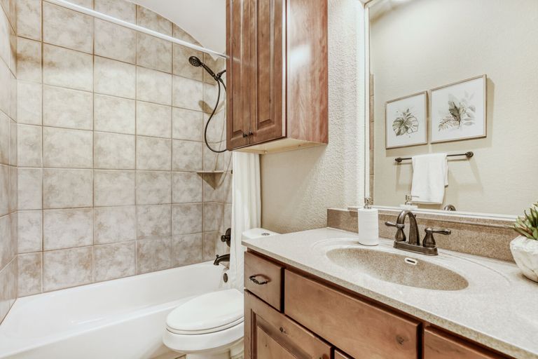 2906-bellamy-cir---web-quality---022---22-bathroom.jpg