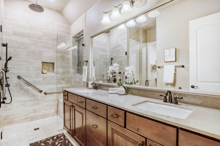 2906-bellamy-cir---web-quality---023---23-bathroom.jpg