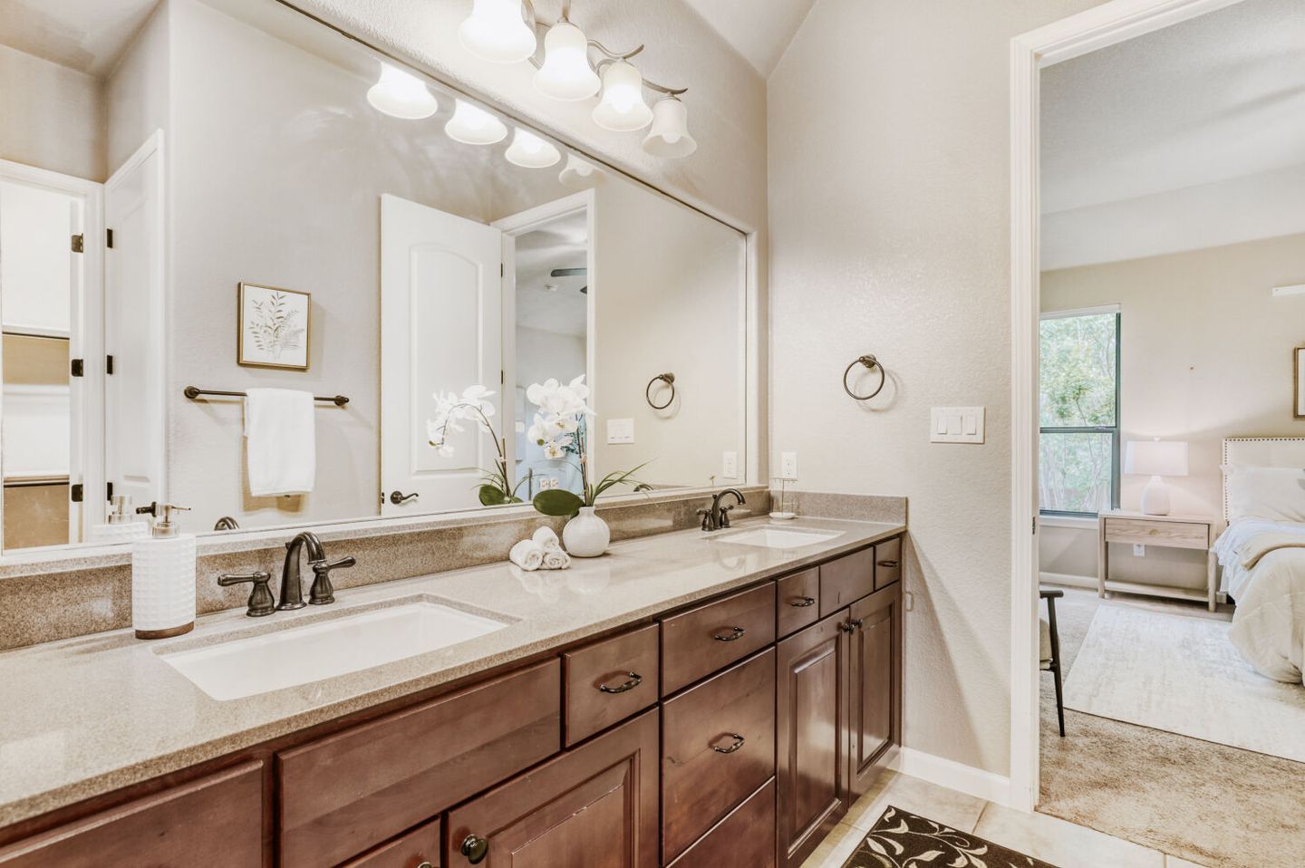 2906-bellamy-cir---web-quality---024---24-bathroom.jpg