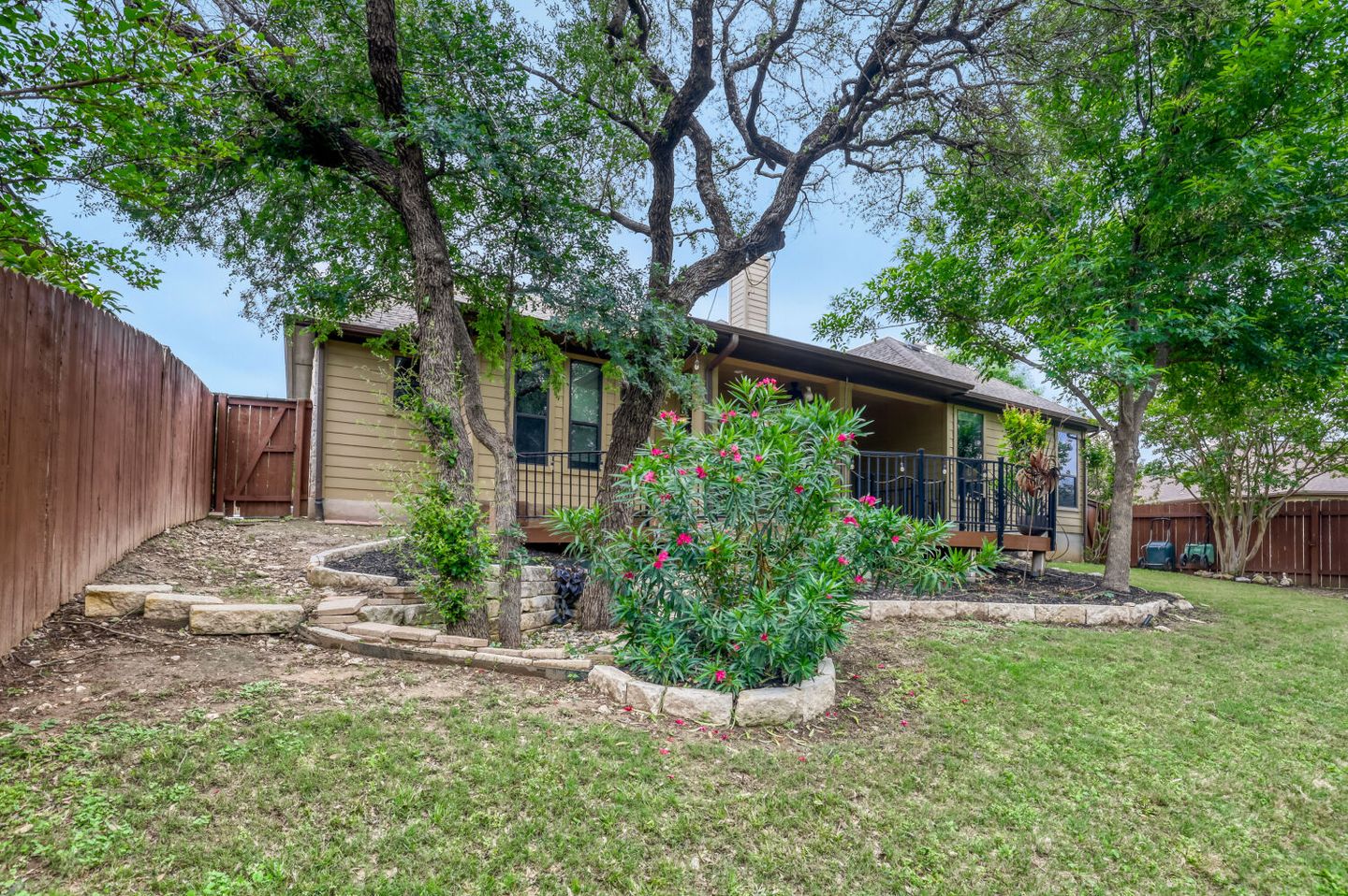 2906-bellamy-cir---web-quality---027---27-exterior-rear.jpg