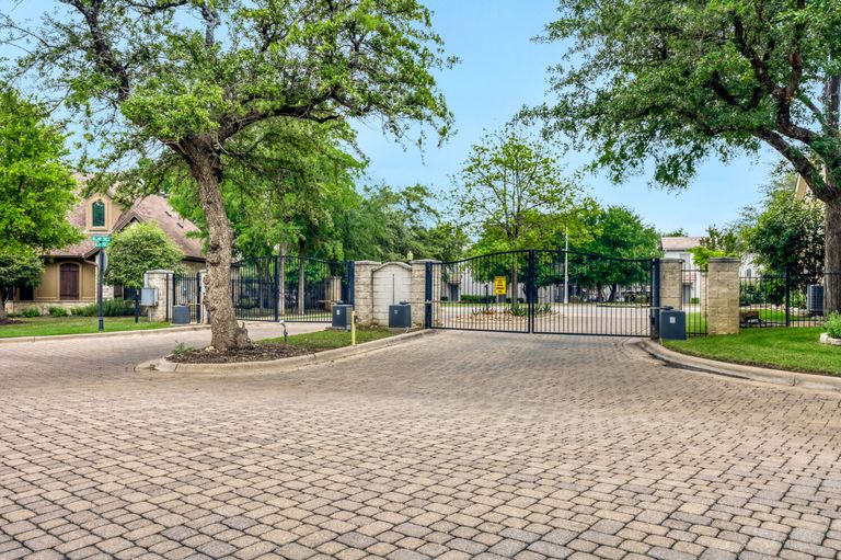 2906-bellamy-cir---web-quality---029---29-amenity---community.jpg