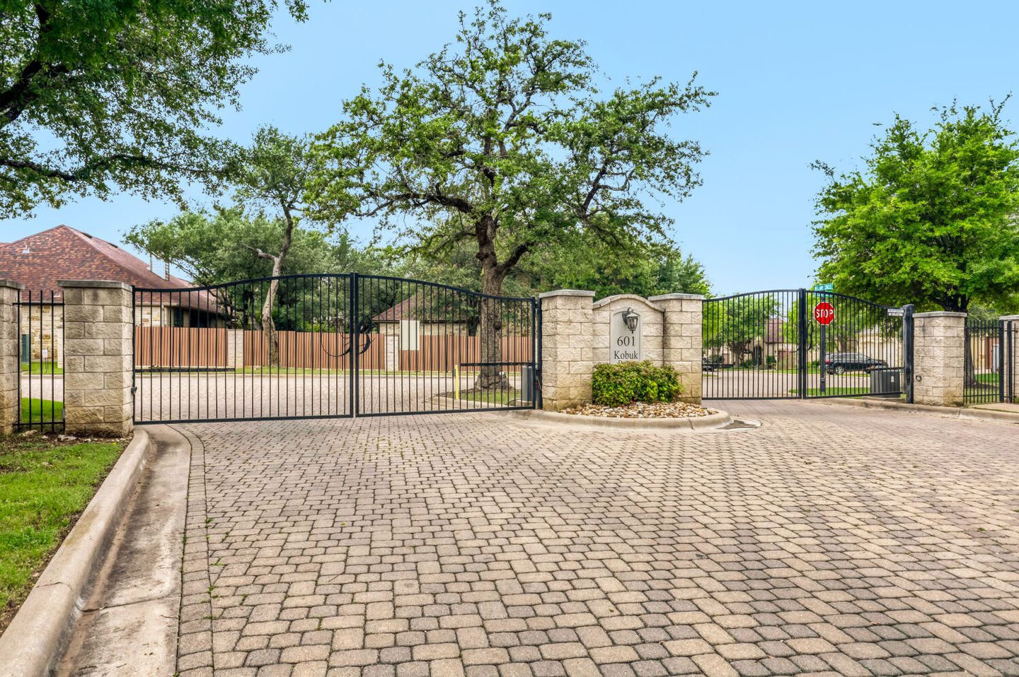 2906-bellamy-cir---web-quality---030---30-amenity---community.jpg