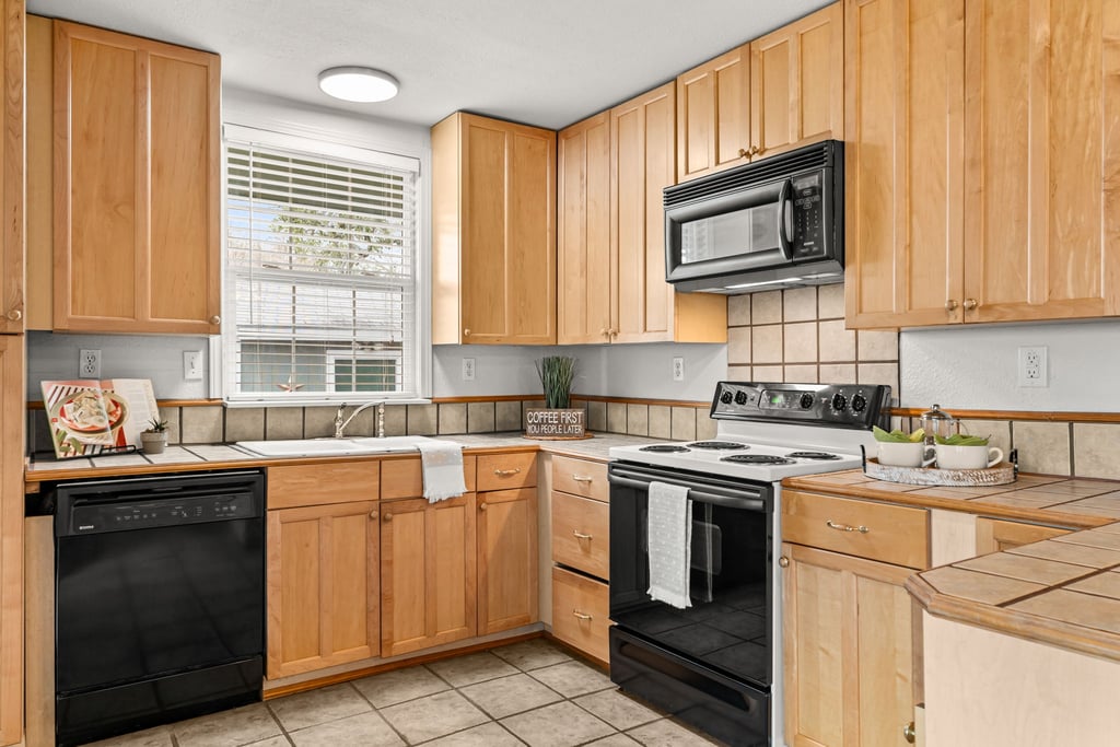 2b18ed26-15-custom-204-terrace-dr-9-of-21.jpg