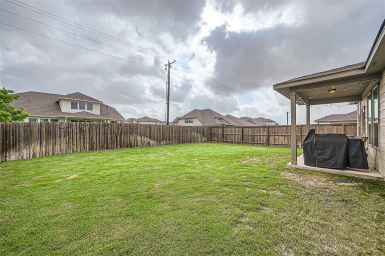 2ca18a37-19928-plough-shores-lane-web-quality-009-10-backyard.jpg