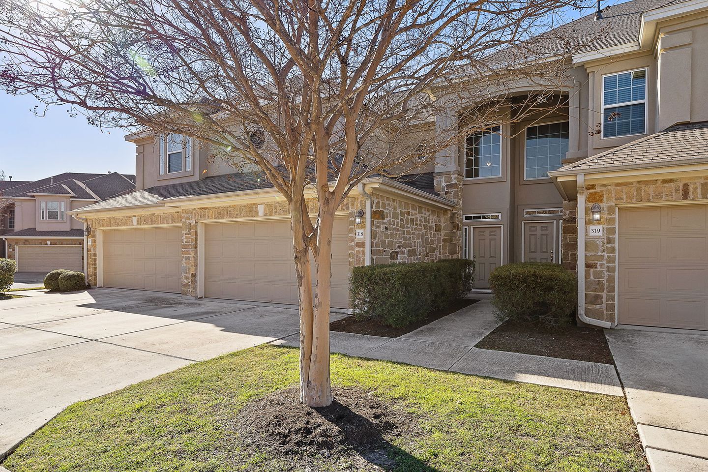 3-web-or-mls-1101-e-parmer-ln-318-kcp-011926---158.jpg