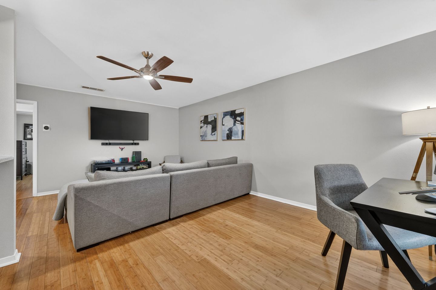 3-web-or-mls-1240-barton-hills-dr-206-(2-of-23).jpg