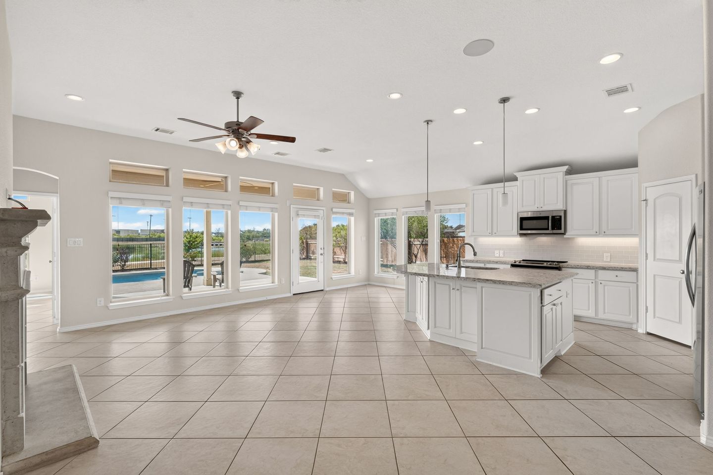 3-web-or-mls-13833-arbor-hill-cove-(4-of-37)-1790374587.jpg