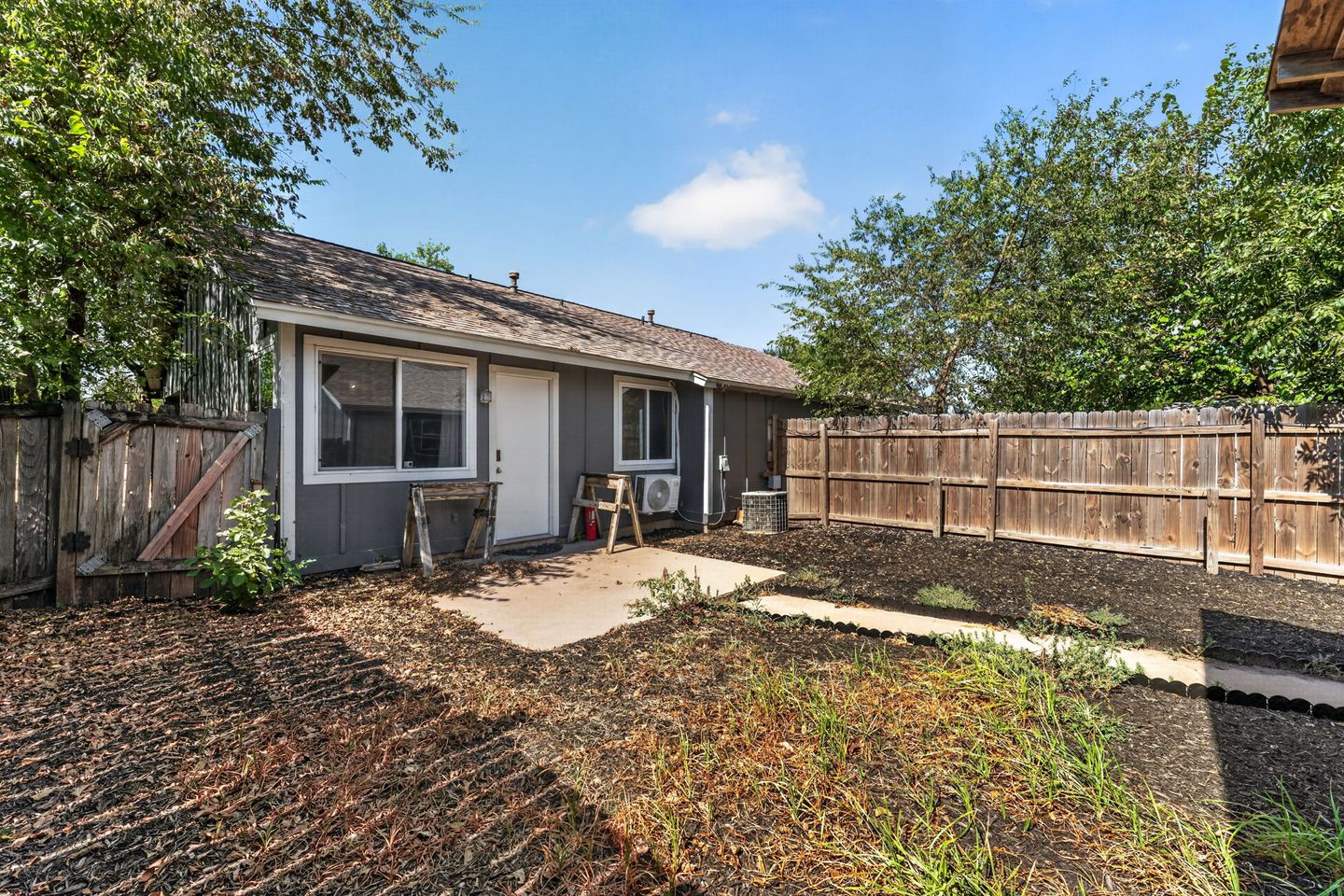 3-web-or-mls-1404-w-braker-ln-a-and-b-(3-of-25).jpg