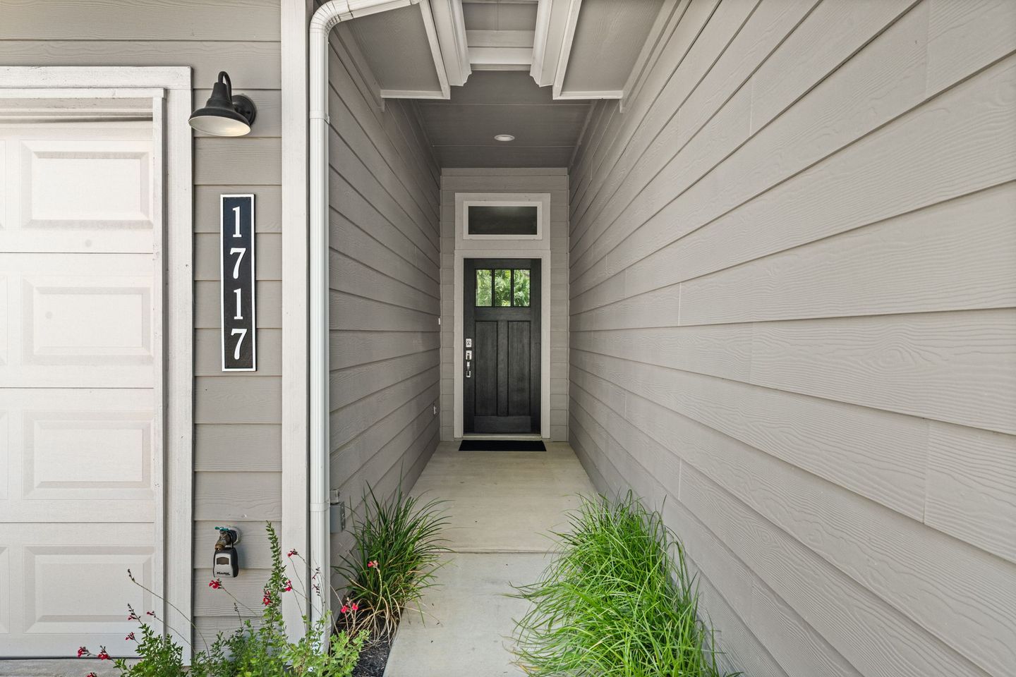 3-web-or-mls-1717-roseburg-dr-24.jpg