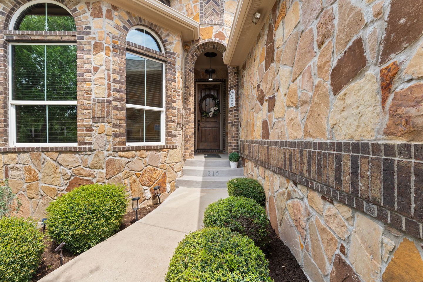 3-web-or-mls-215-choke-canyon-ln-35.jpg