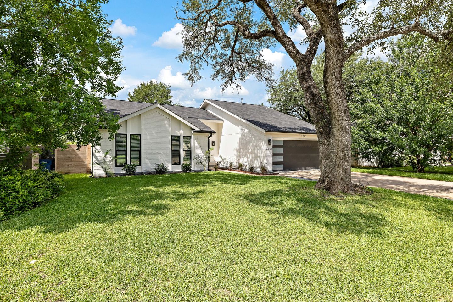 3-web-or-mls-2709-jorwoods-dr-kcp-070825---215.jpg