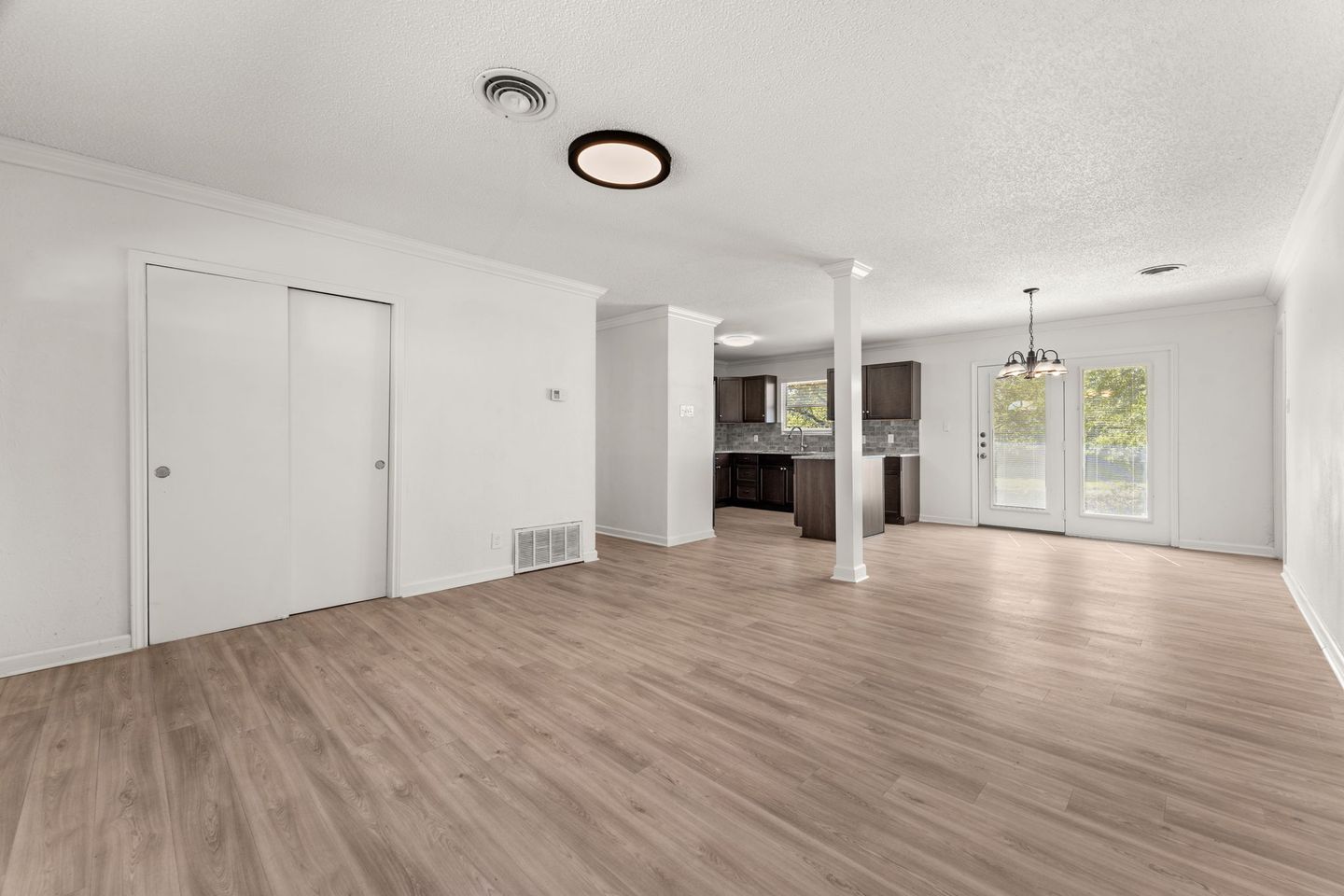 3-web-or-mls-308-highland-estates-dr-17.jpg