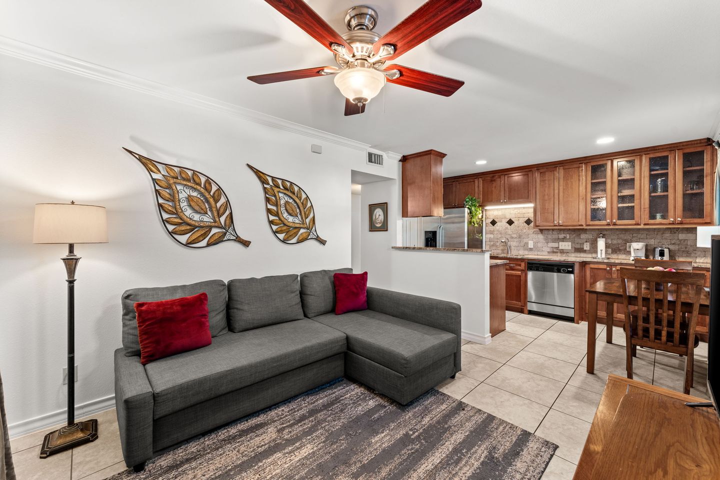 3-web-or-mls-407-e-45th-st-109-5.jpg