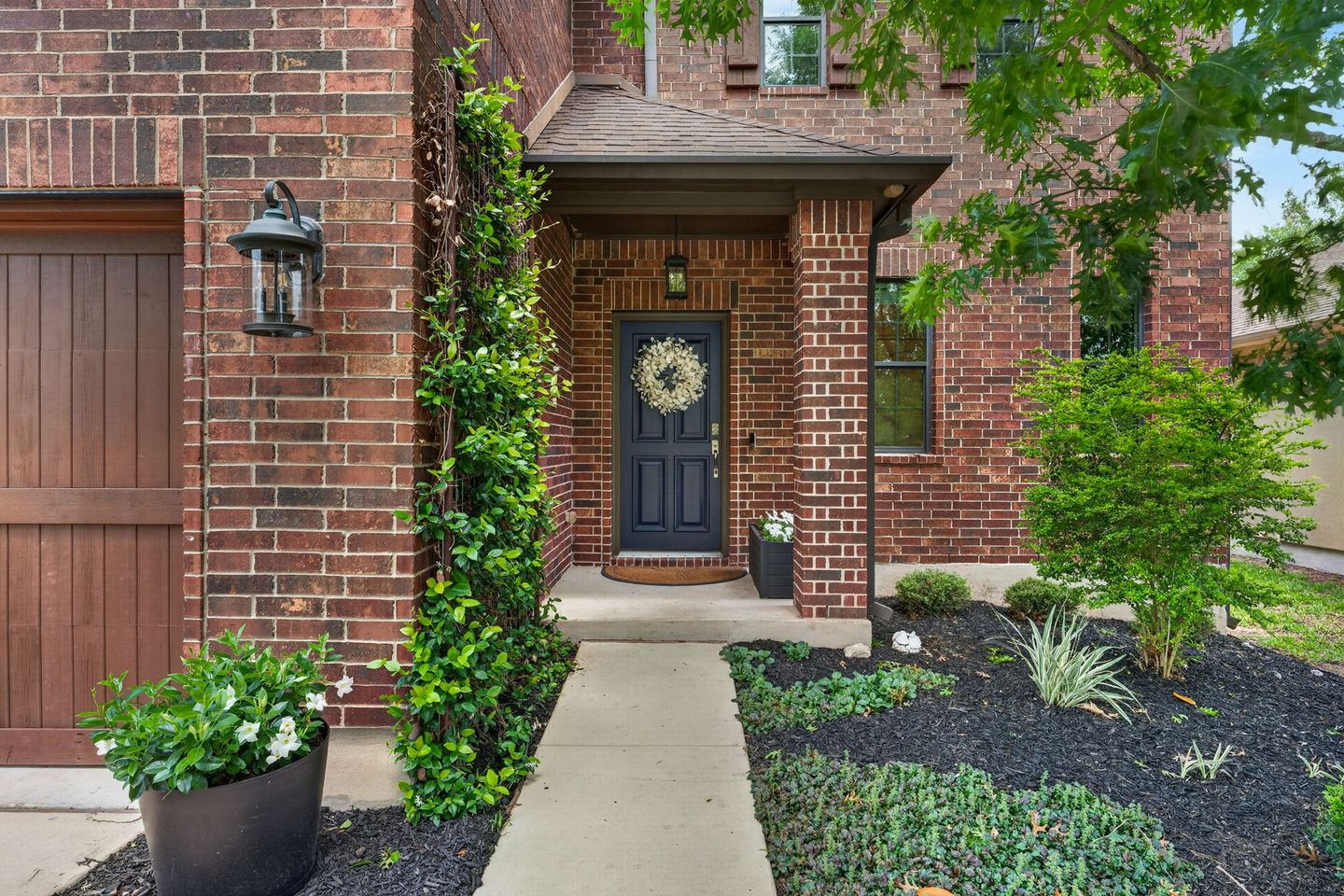 3-web-or-mls-408-kissing-oak-dr-(3-of-39).jpg