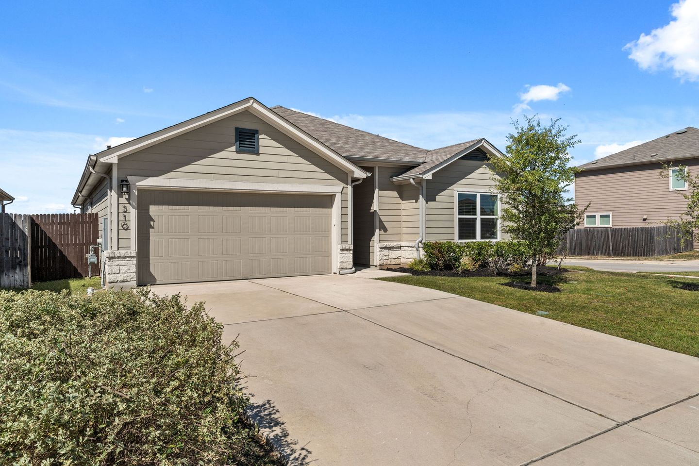3-web-or-mls-510-bridgestone-way-25.jpg
