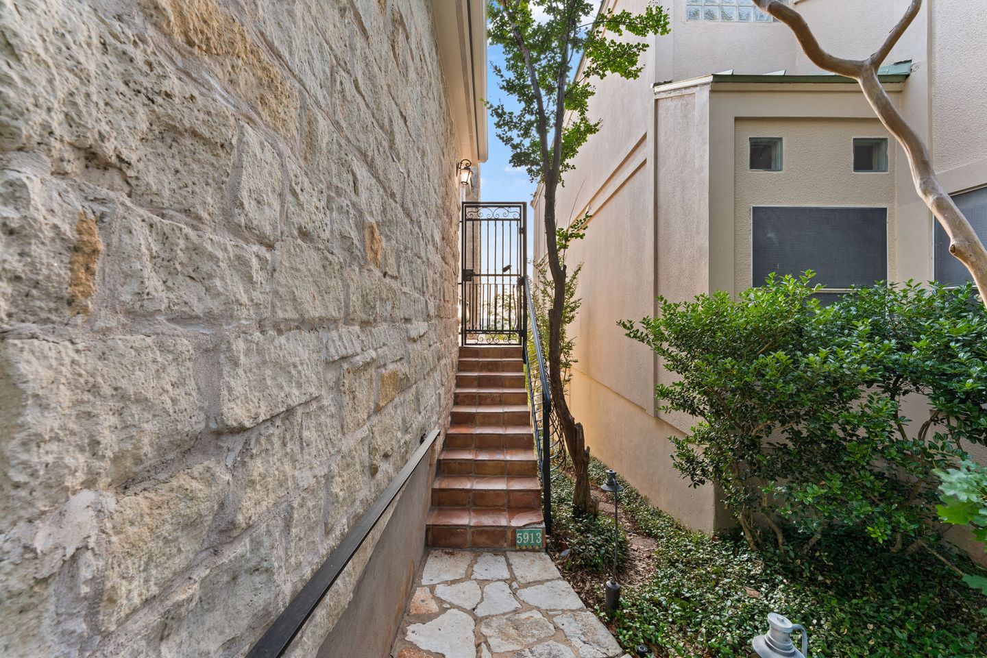 3-web-or-mls-5913-northwest-pl-28.jpg