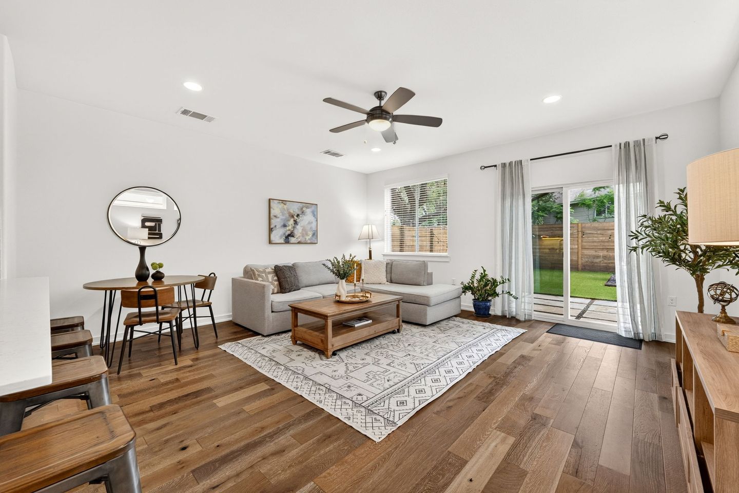 3-web-or-mls-6800-menchaca-rd-13-(4-of-25).jpg