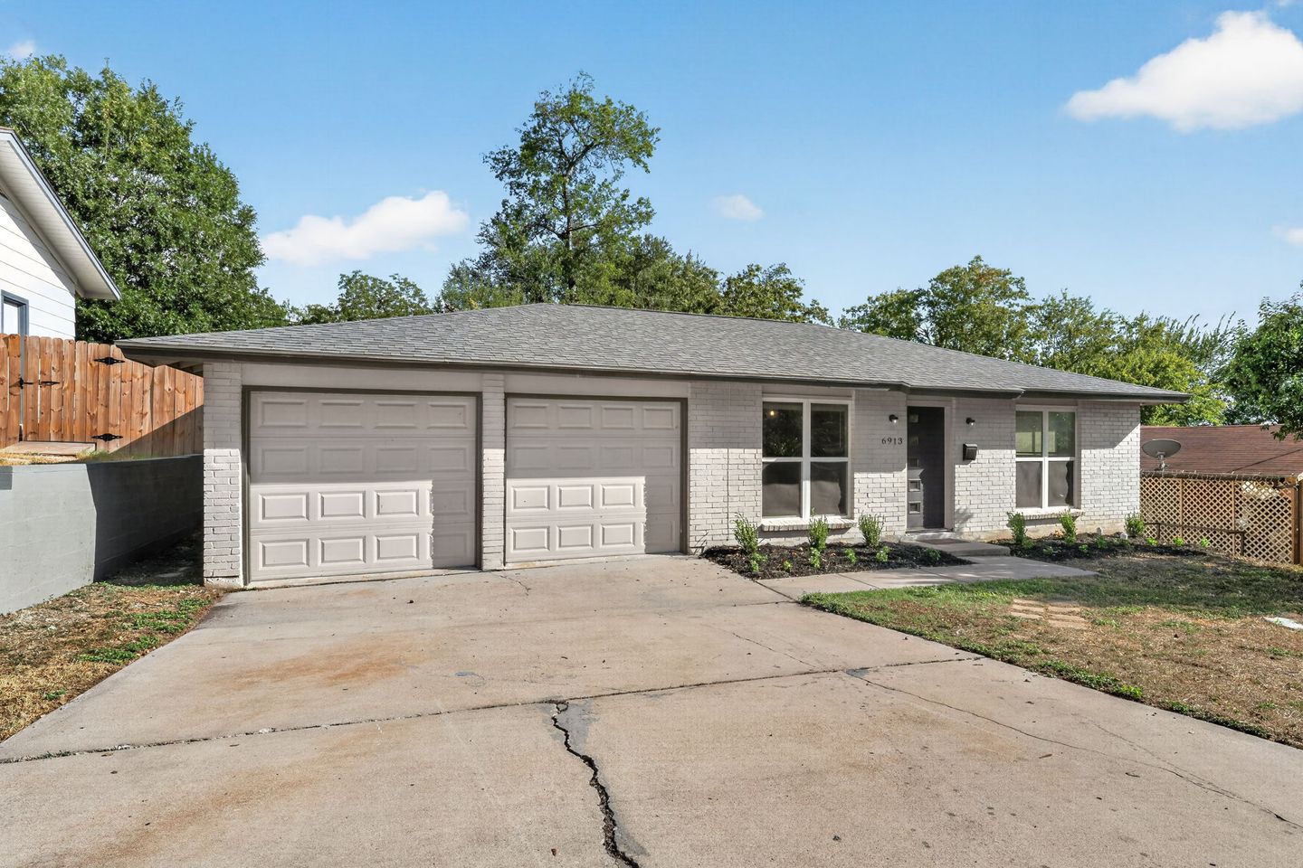 3-web-or-mls-6913-la-salle-dr-(3-of-25).jpg