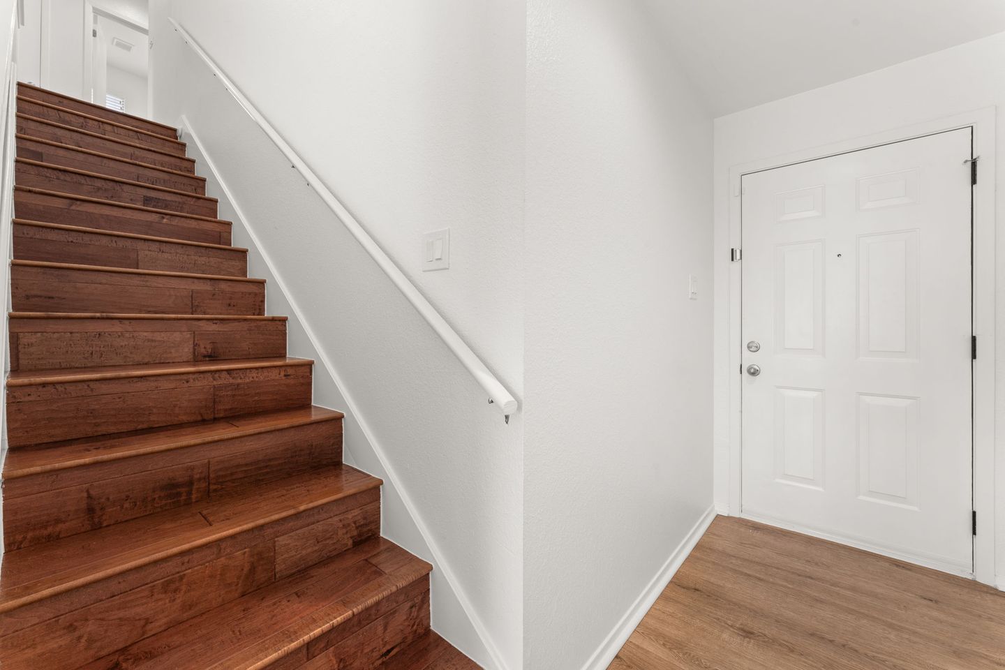 3-web-or-mls-8409-spring-valley-dr-7.jpg