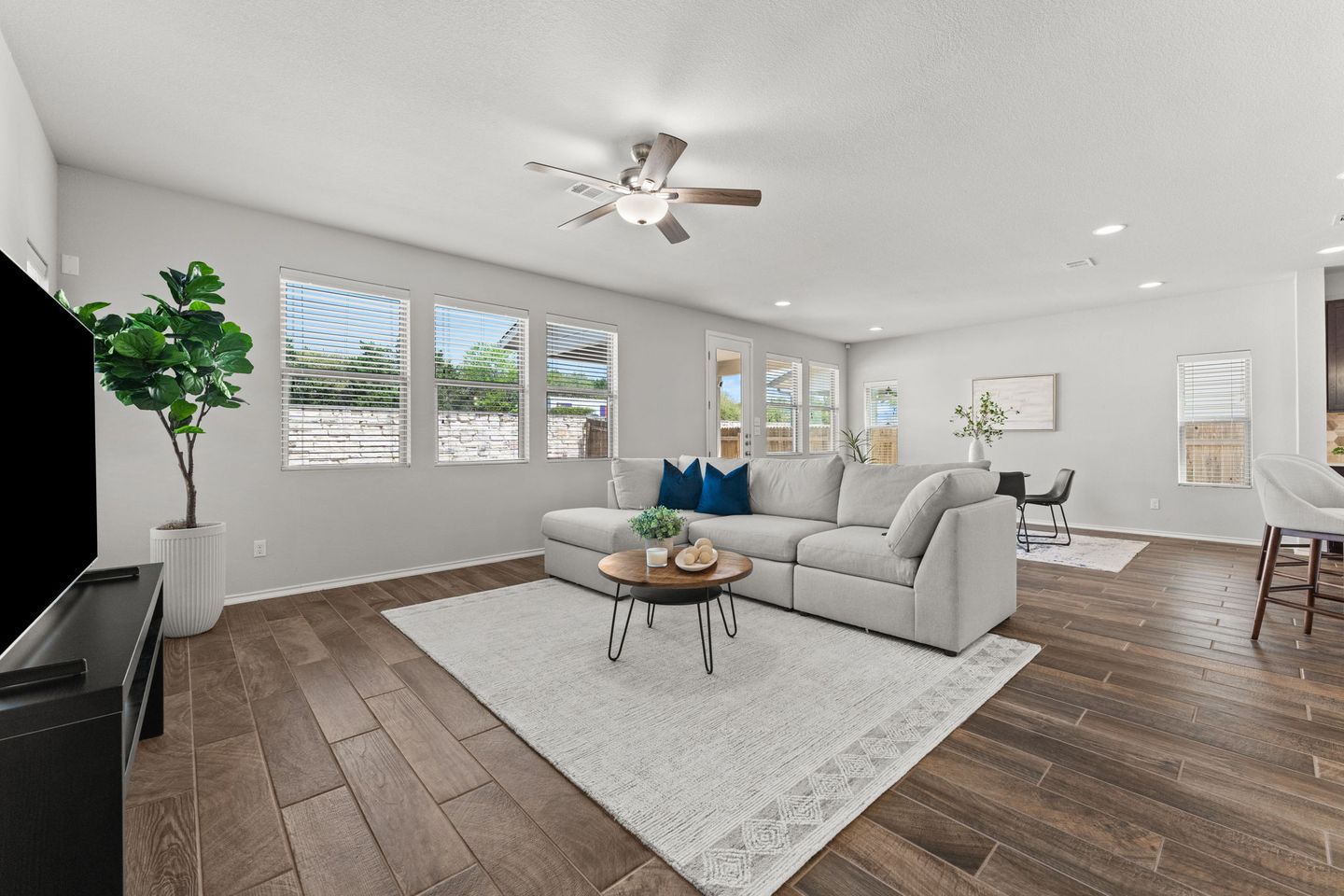 3-web-or-mls-9104-moonstone-dr.jpg