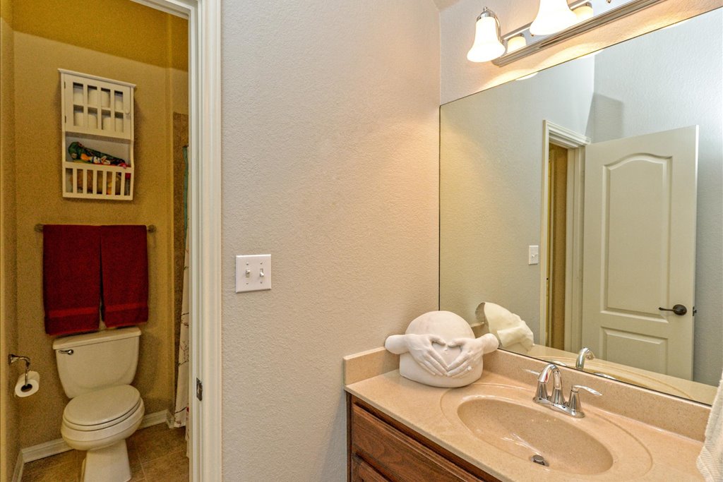 30-030_jack-&-jill-bath.jpg