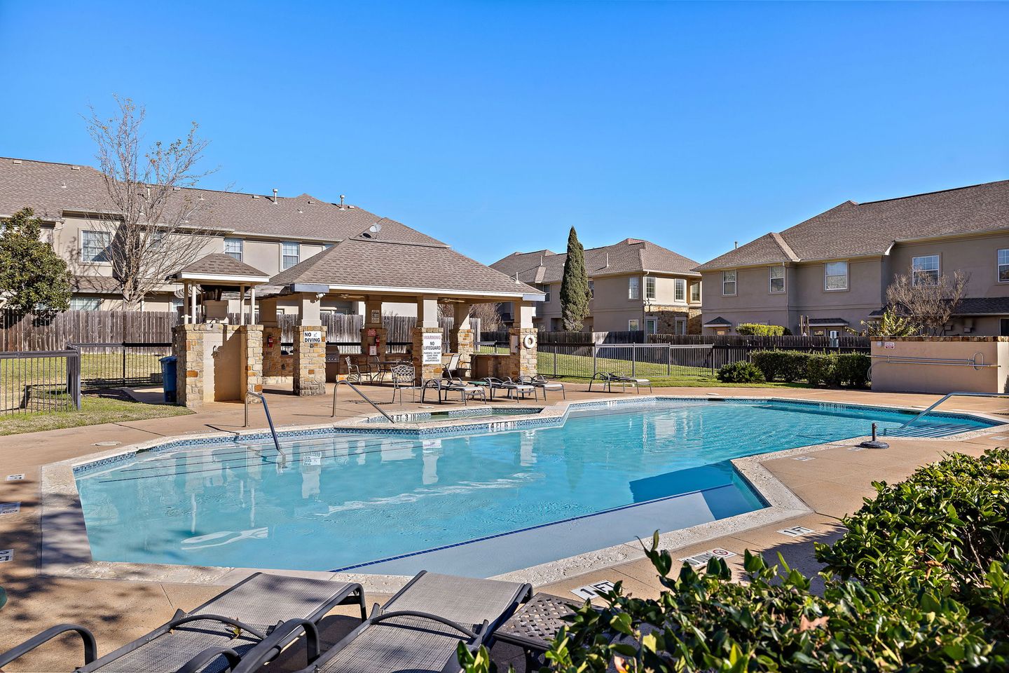 30-web-or-mls-1101-e-parmer-ln-318-kcp-011926---176.jpg