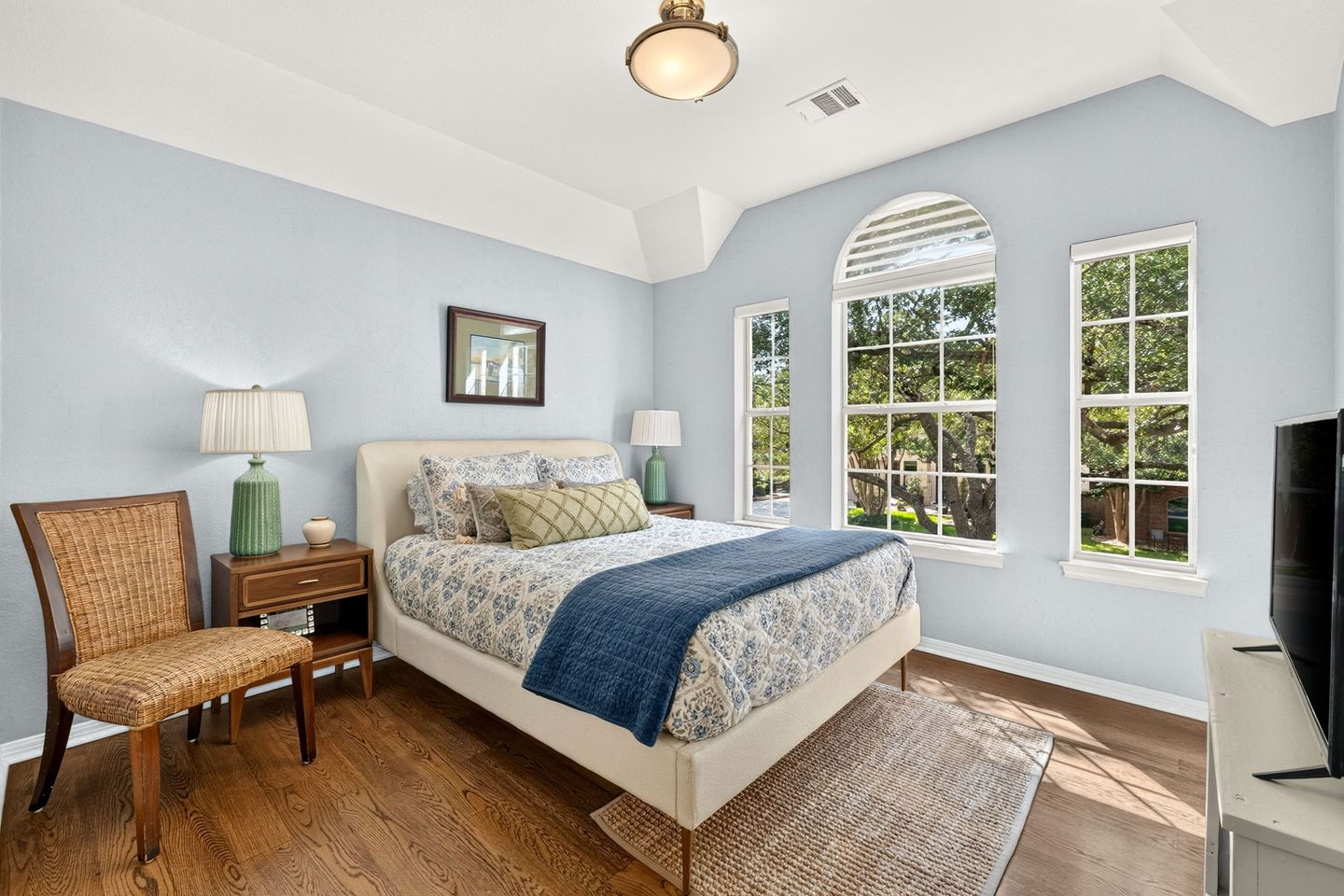 30-web-or-mls-11314-pebble-garden-(30-of-47).jpg