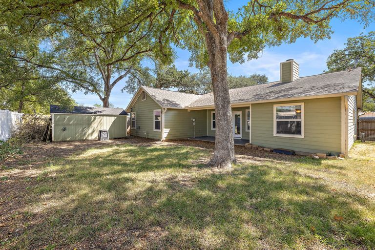 30-web-or-mls-11608-tanglebriar-trail-kcp-090226---164.jpg