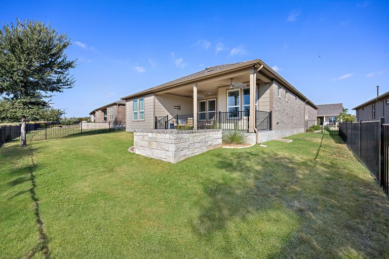 30-web-or-mls-117-spanish-star-st-kcp-090623---122-1.jpg