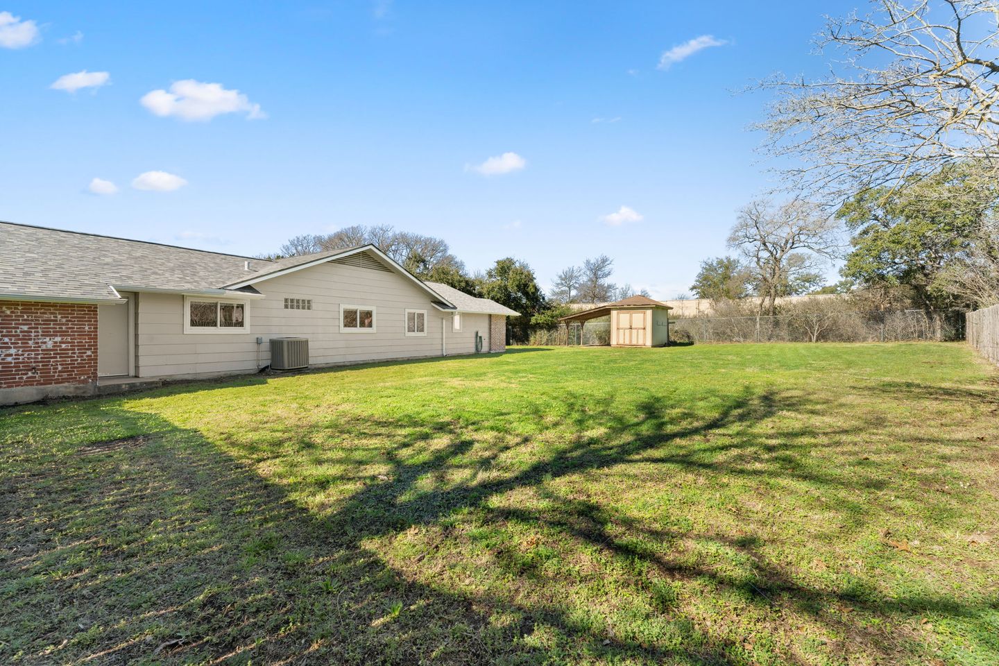 30-web-or-mls-12100-cactus-bend-(9-of-35).jpg
