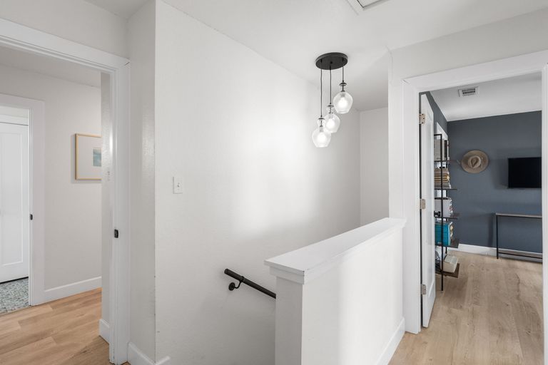 30-web-or-mls-12213-mustang-dr.jpg