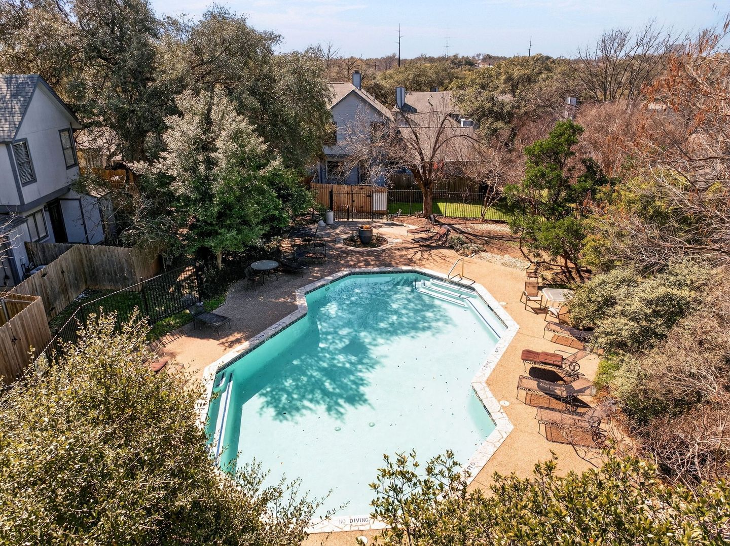 30-web-or-mls-1411-gracy-farms-ln-118-amenities-(3-of-12).jpg