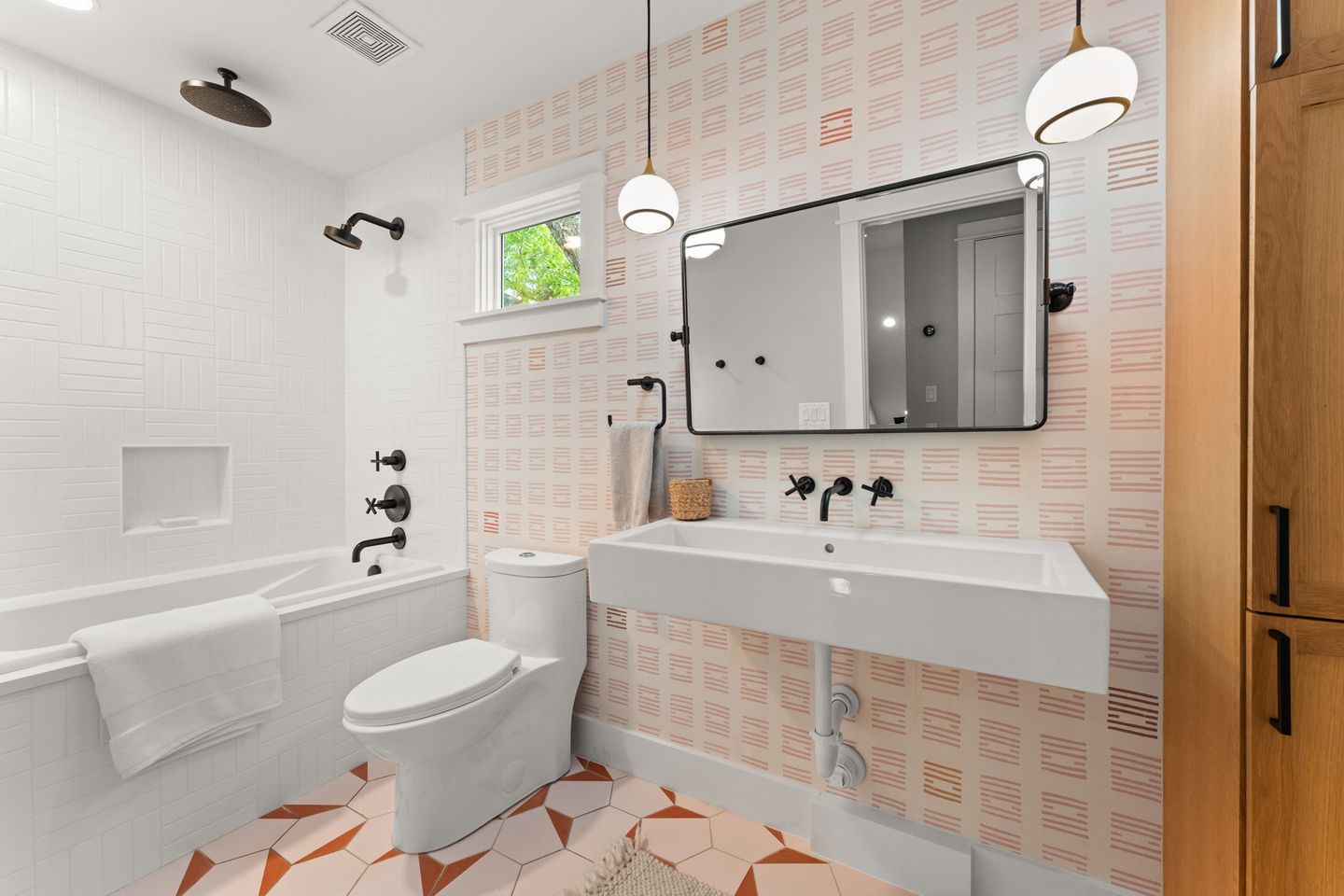 30-web-or-mls-1710-payne-ave-2.jpg