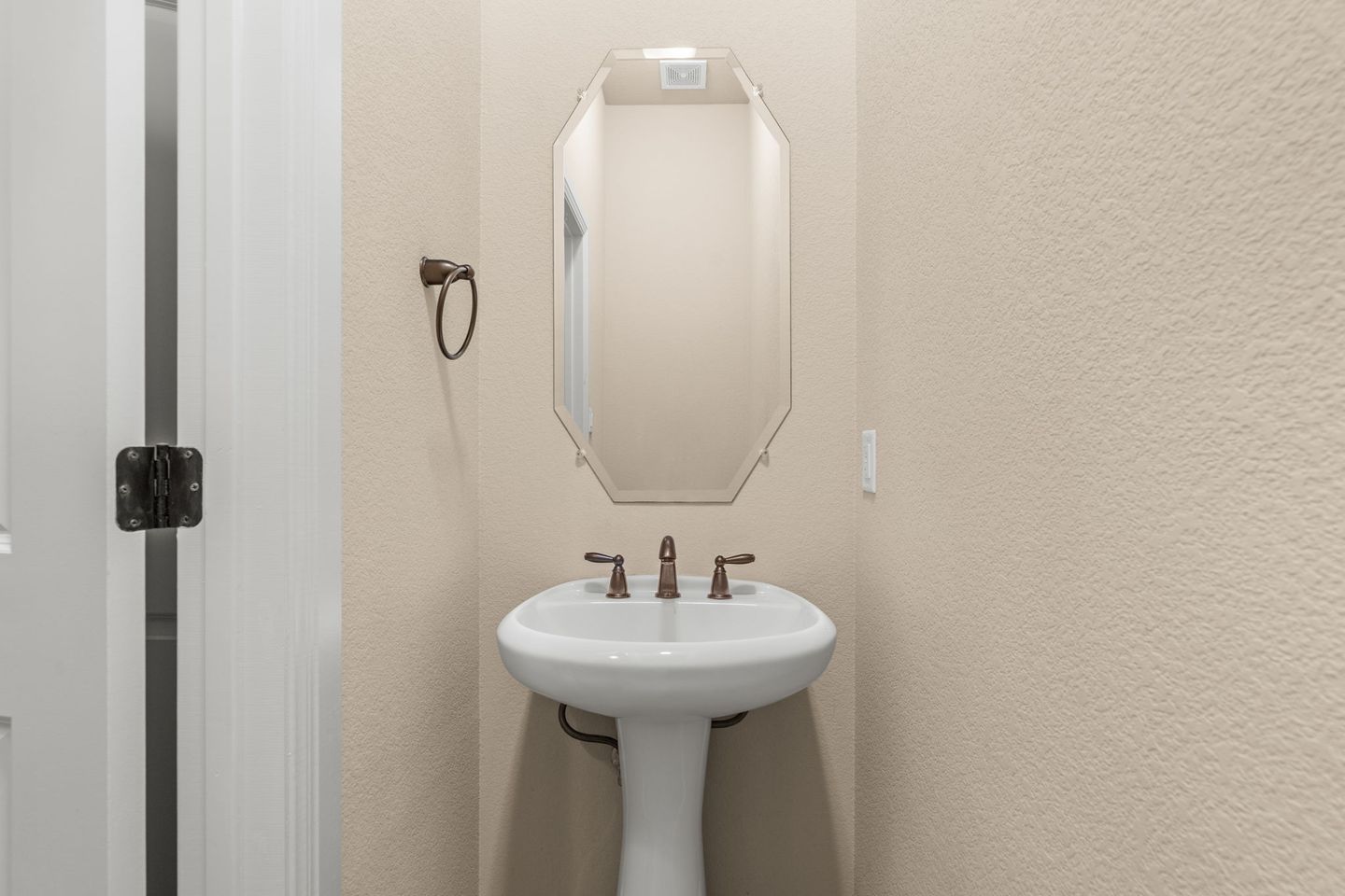30-web-or-mls-17609-wildrye-dr-(13-of-46).jpg