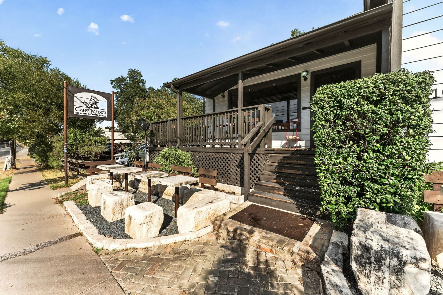 30-web-or-mls-1800-w-10th-st-(30-of-34).jpg