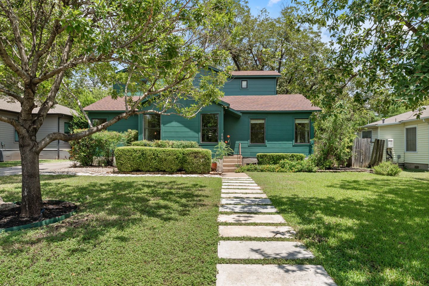 30-web-or-mls-4903-shoal-creek-blvd-(2-of-38).jpg