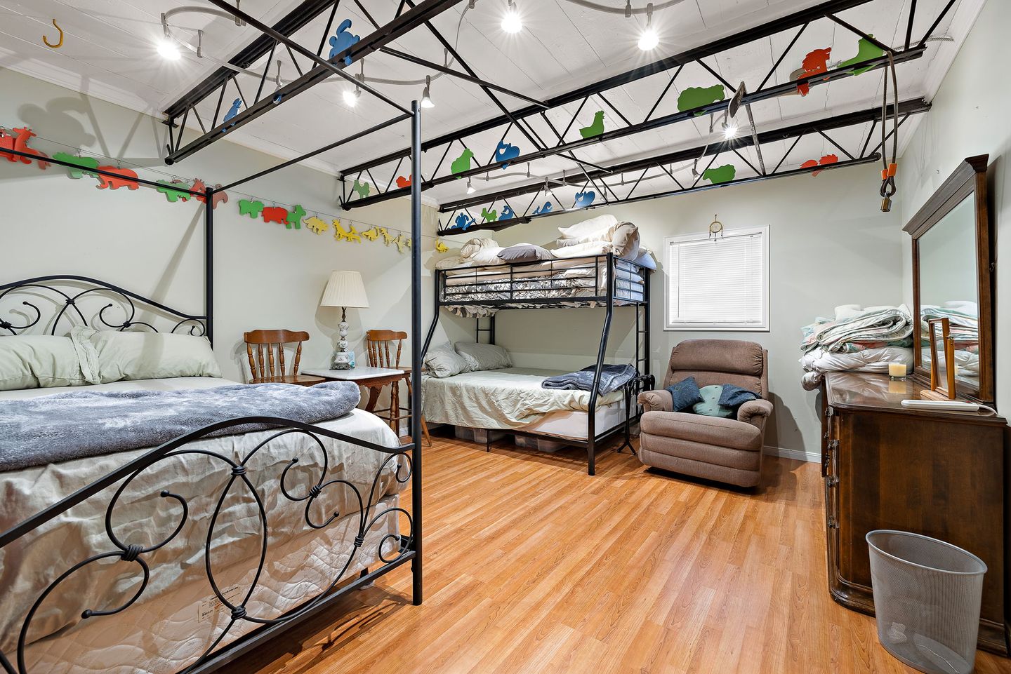 30-web-or-mls-7-inwood-cir-020625-65.jpg