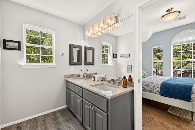 31-web-or-mls-11314-pebble-garden-(31-of-47).jpg