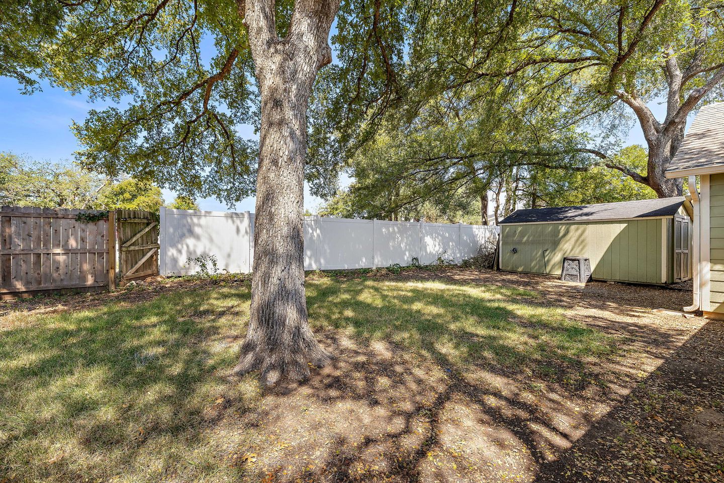 31-web-or-mls-11608-tanglebriar-trail-kcp-090226---159.jpg