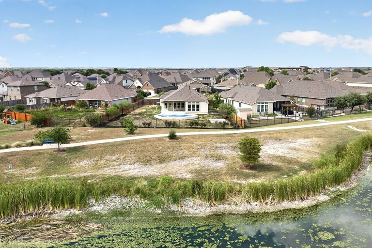 31-web-or-mls-13833-arbor-hill-cove-(3-of-6).jpg