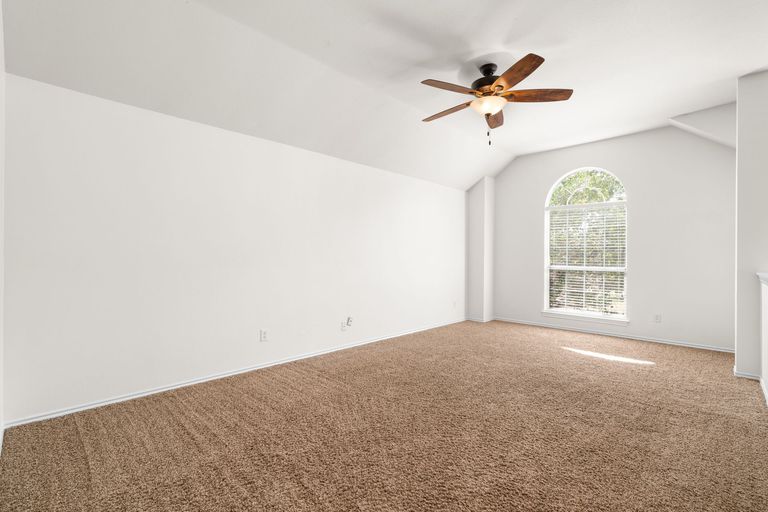 31-web-or-mls-16801-stockton-dr.jpg