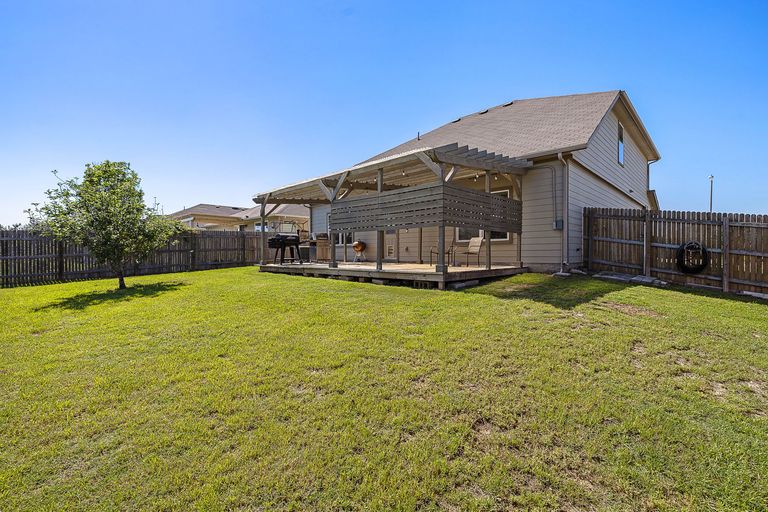 31-web-or-mls-201-garcitas-creek-ln-kcp-051326---207.jpg