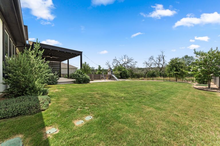 31-web-or-mls-518-toyah-dr-43.jpg