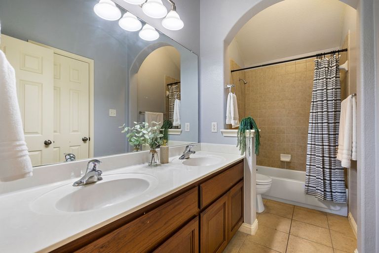 31-web-or-mls-801-zappa-dr-kcp-031226---8.jpg