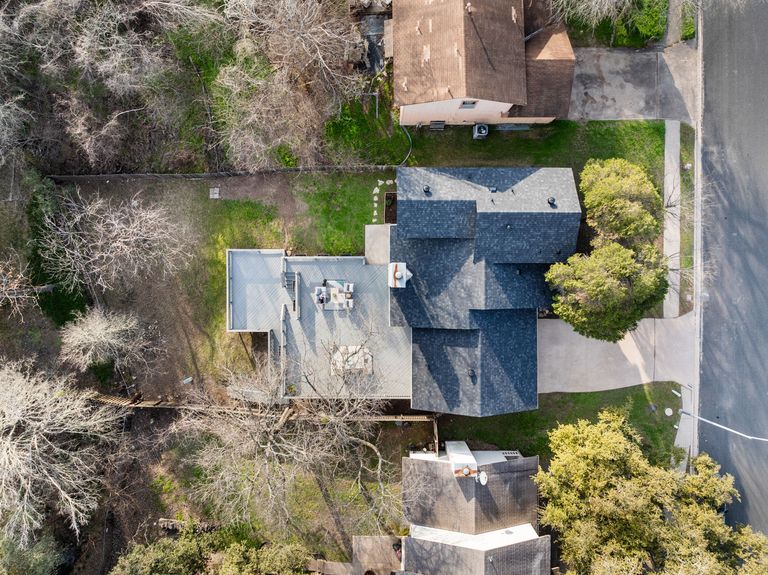 31-web-or-mls-8409-spring-valley-dr-27.jpg
