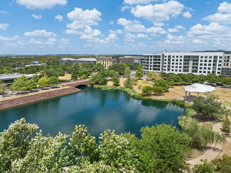 31-web-or-mls-mueller-amenities-(10-of-16).jpg