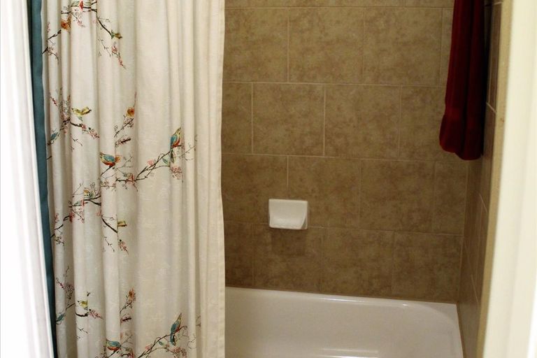 32-032_jack-n-jill-bath.jpg