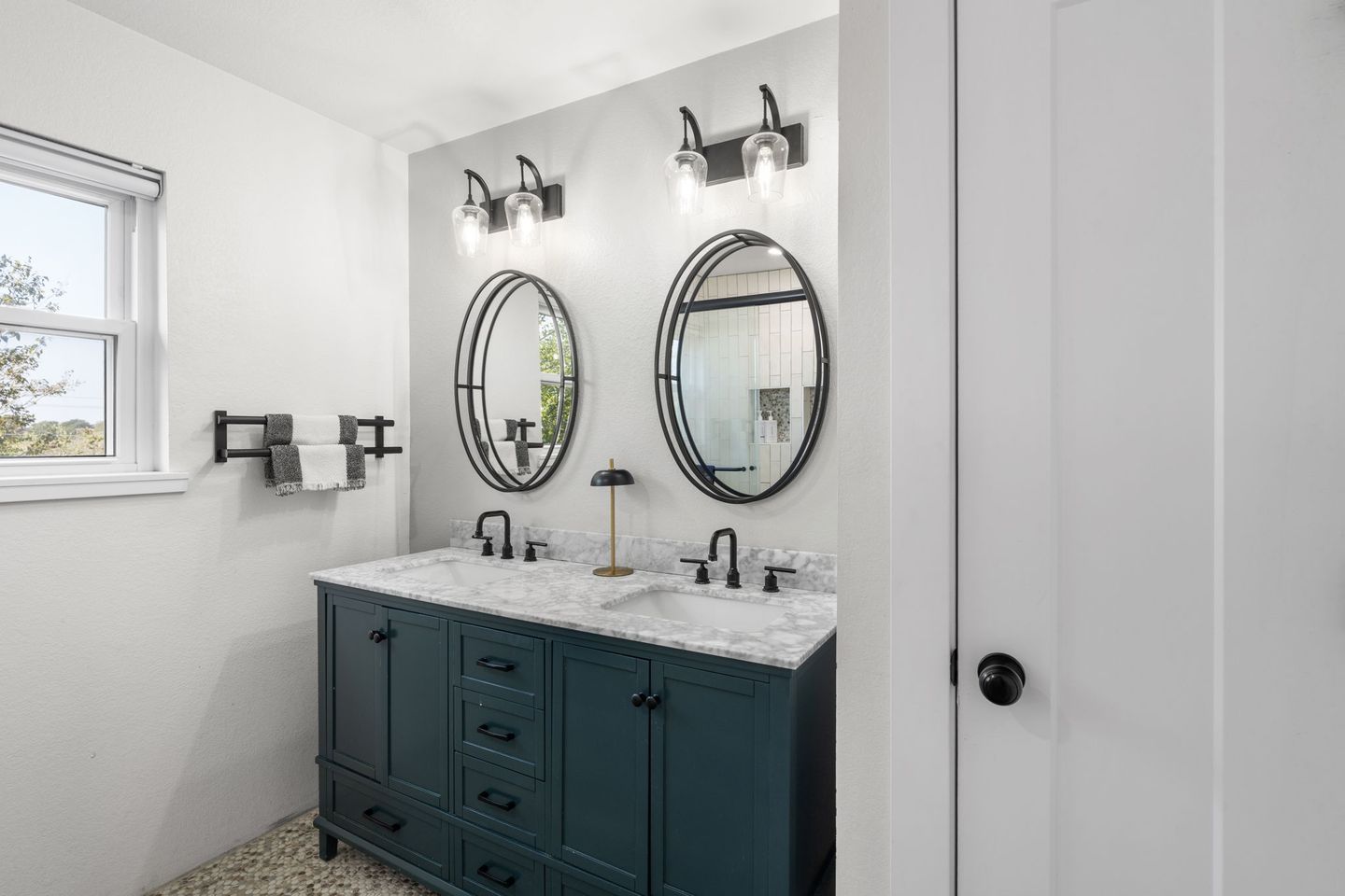 32-web-or-mls-12213-mustang-dr.jpg
