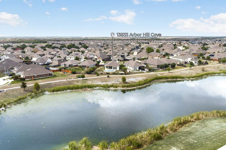 32-web-or-mls-13833-arbor-hill-cove-(1-of-6).jpg
