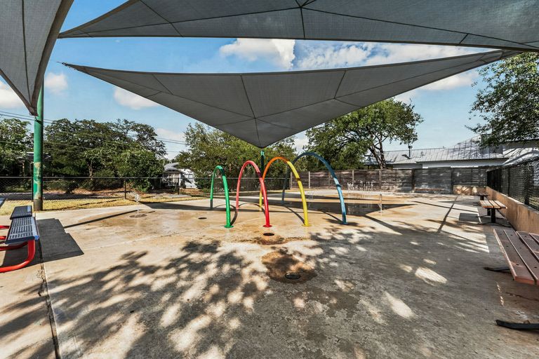32-web-or-mls-1800-w-10th-st-(32-of-34).jpg